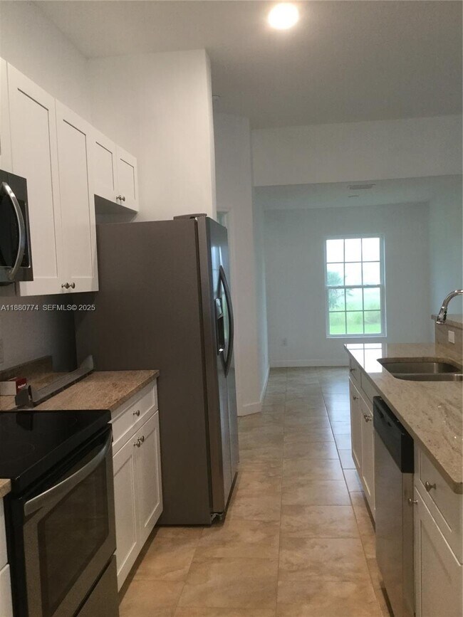 Building Photo - 1855 17th Ave SW