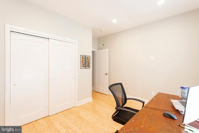 Building Photo - 603 Emily St