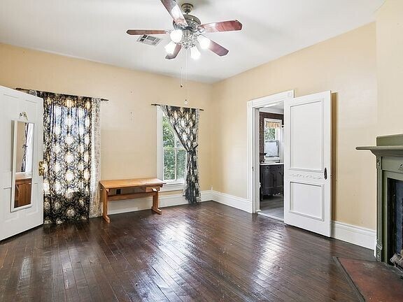 Building Photo - 250 N Main St