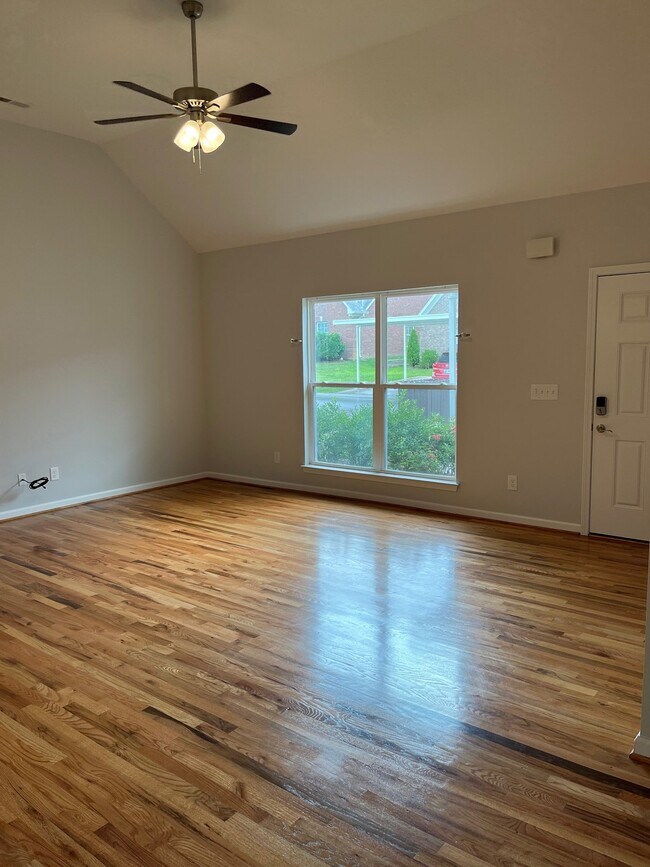 Building Photo - "Charming 2-Bed, 2-Bath Condo with Gleaming Hardwood Floors in Fairview's Fernvale Springs!"