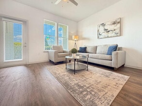 Building Photo - 1515 Flournoy Lp