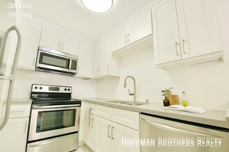 Building Photo - 2106 S Bentley Ave