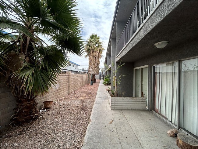 Building Photo - 2616 Lynnwood St