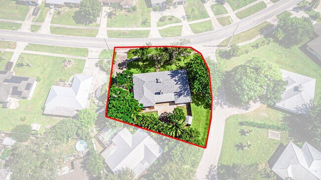 Building Photo - 300 Riomar Dr