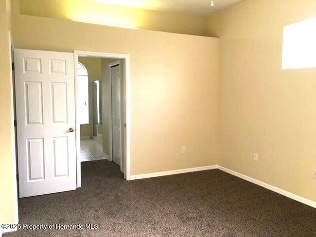 Building Photo - 9287 Spring Hill Dr