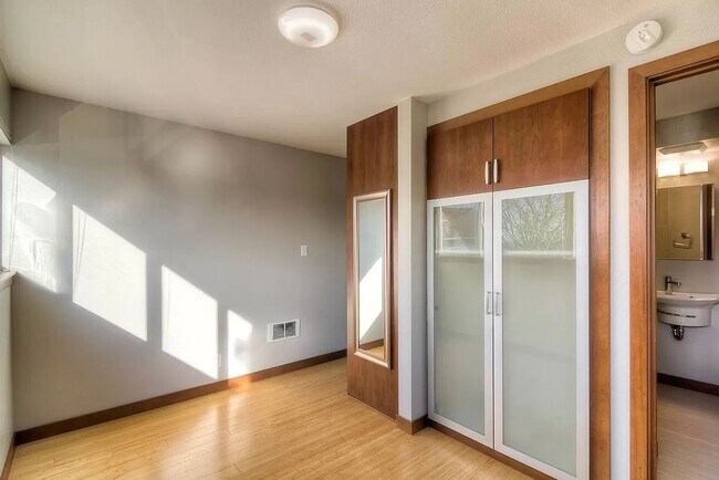 Building Photo - Location, Location, Location! - Modern one bedroom near Alki Point Lighthouse