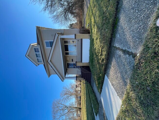 Building Photo - 3516 Stockton St