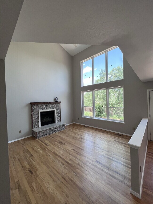 Building Photo - 5-Bedroom Home in D12 with Open Space View...