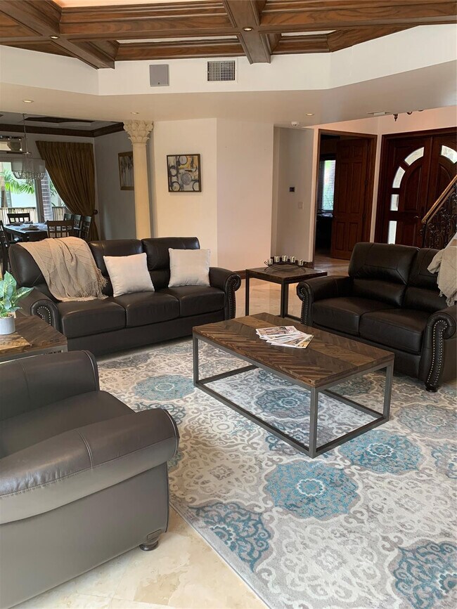 Building Photo - 2626 Barcelona Dr