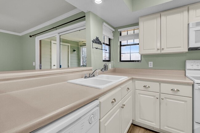 Building Photo - Charming 2BR/2BA Condo with Water Views in Sought-After Montclair – Mount Pleasant, SC