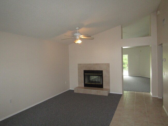 Building Photo - 4425 Carillon Ct