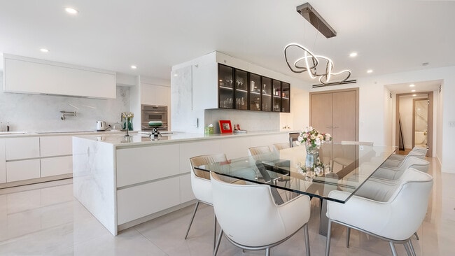 Building Photo - 901 E Camino Real