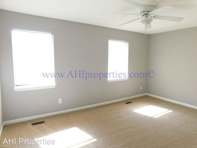 Building Photo - 3 br, 1.5 bath House - 2540 Hampstead Drive