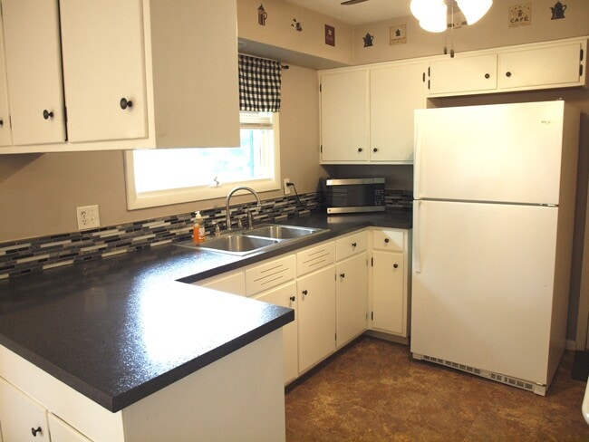 Building Photo - 5551 Thunderbird Cir NW
