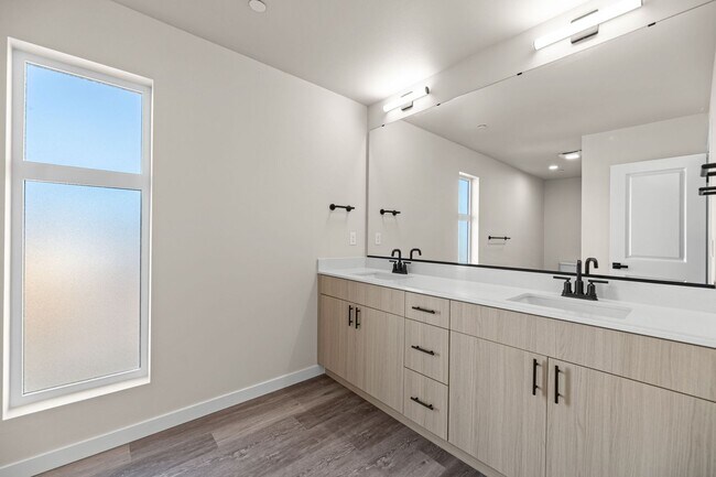 Building Photo - New Luxury Townhomes - Now Available!