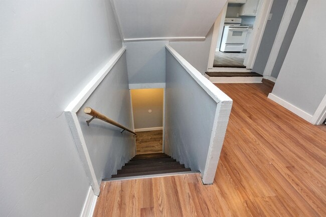 Building Photo - 27 School St