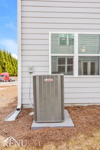 Building Photo - 1473 Hyatt Cir