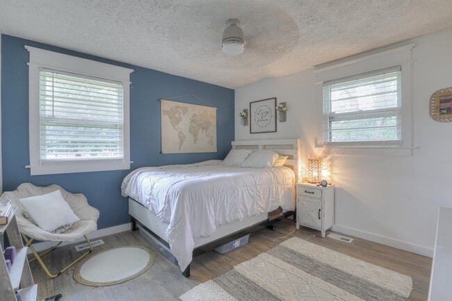 Building Photo - 307 Sunset Trail