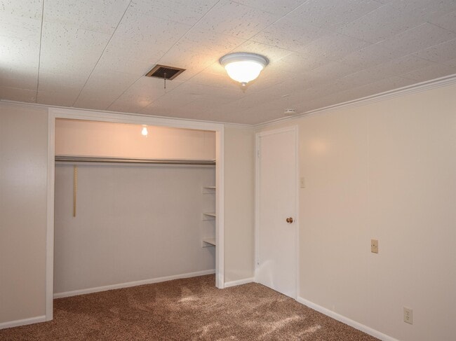 Building Photo - 241 E 900 N