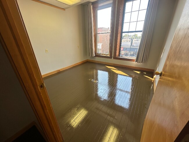 Building Photo - 120 N Main St