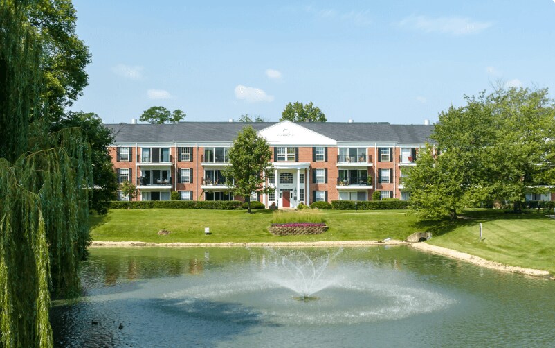 Primary Photo - Versailles on the Lakes Oakbrook*