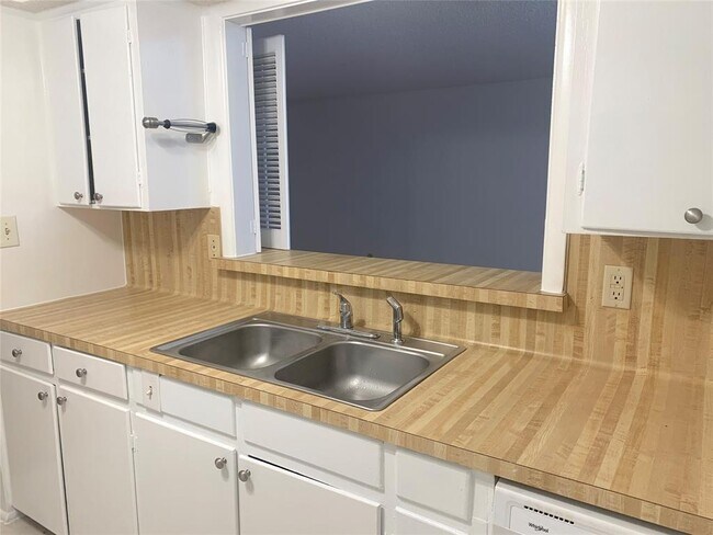 Building Photo - 3809 N Braeswood Blvd