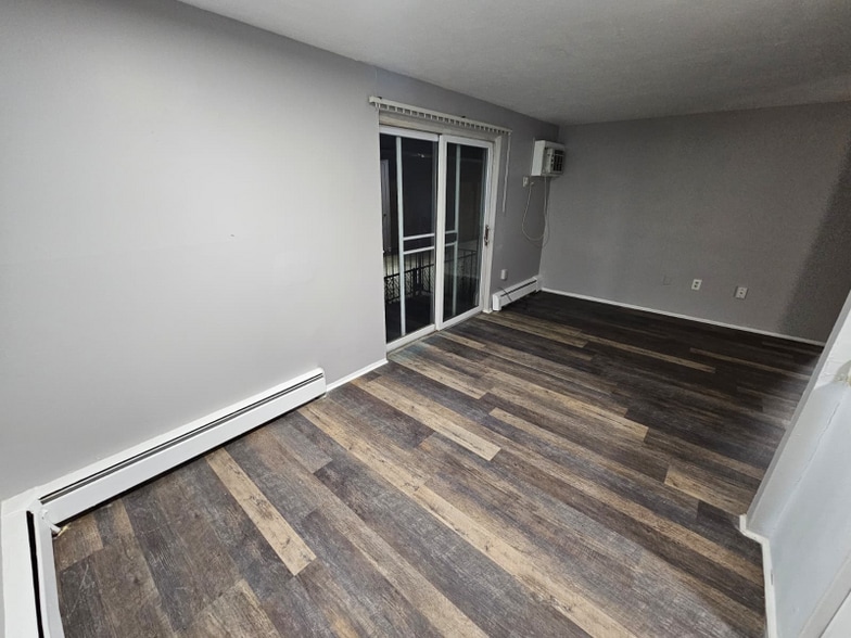 Building Photo - 13540 Superior Rd