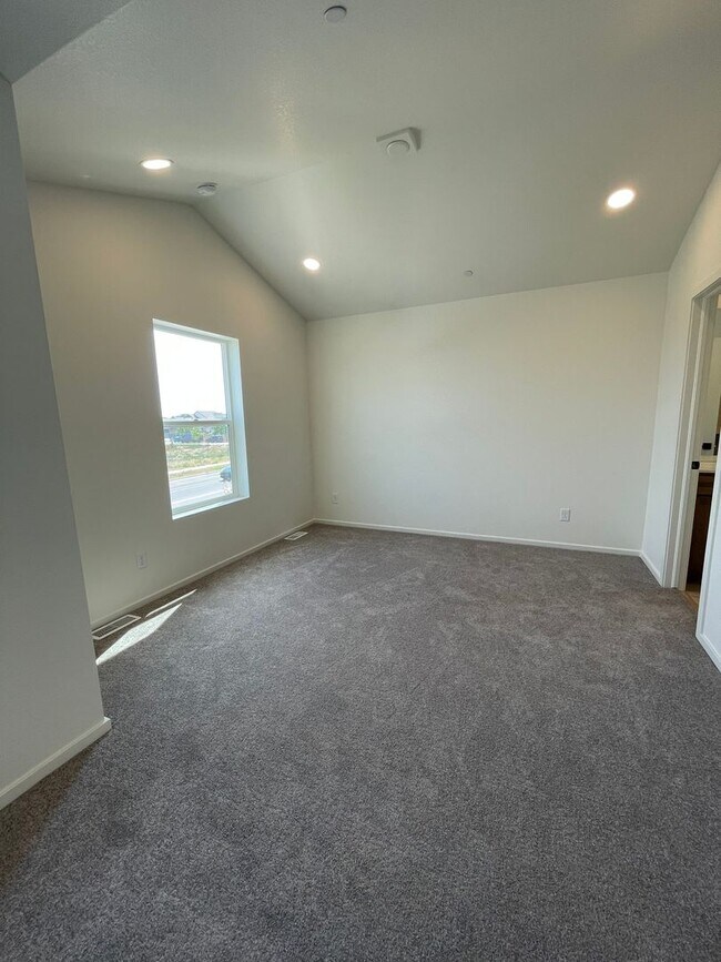 Building Photo - Stunning Rowhouse in NE Ft. Collins