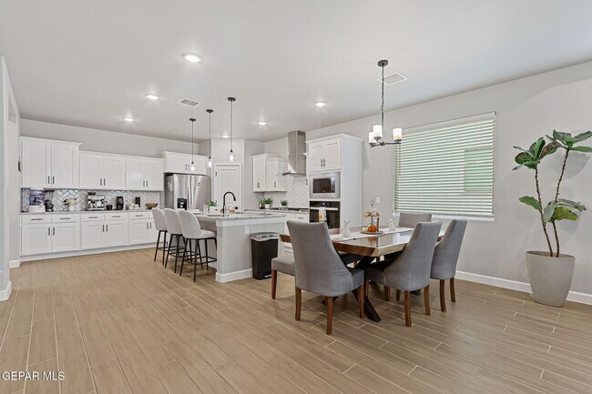 Building Photo - 824 Paseo Solar Dr