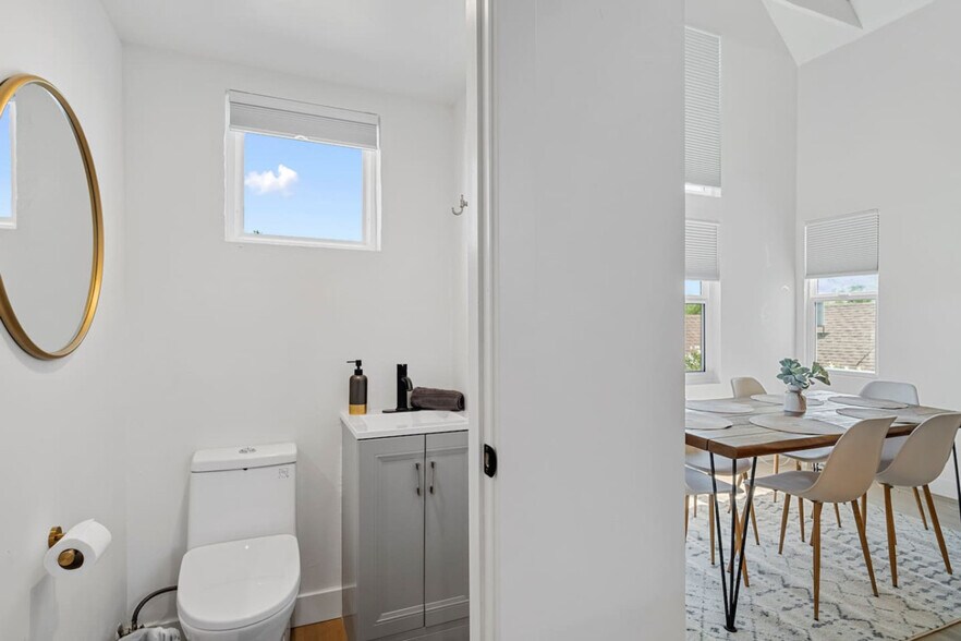 Building Photo - 4637 N 8th Pl