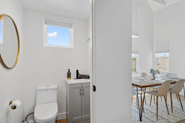 Building Photo - 4637 N 8th Pl