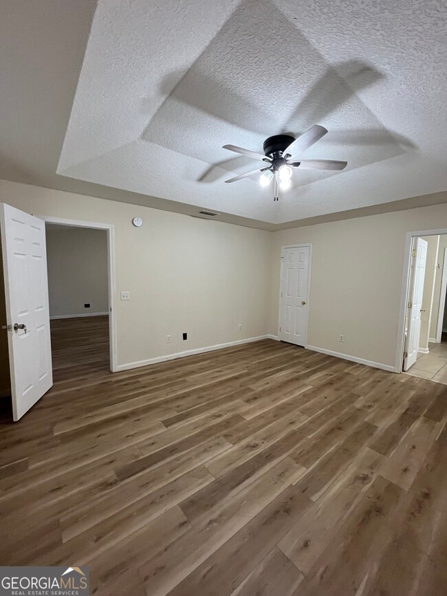 Building Photo - 207 Royal Palms Ave