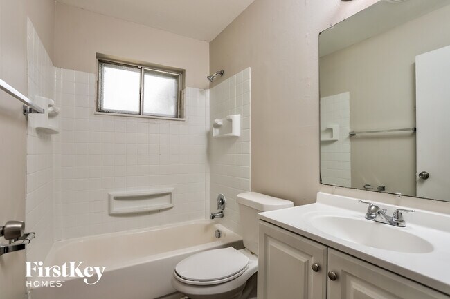Building Photo - 1495 Mullanphy Ln