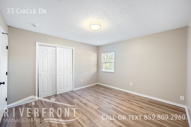 Building Photo - 33 Circle Dr