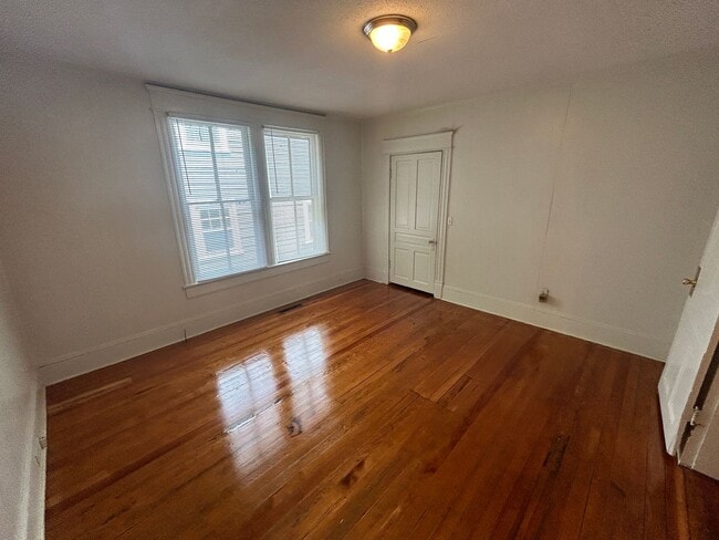 Building Photo - Spacious 4 Bedroom Trinity Park Home - Near Duke and Downtown Durham