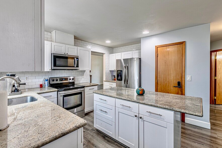 Building Photo - 4601 Nassau Ave NE