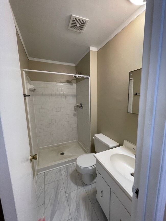 Building Photo - Secluded Hilltop Bungalow with Fenced Yard & Front Deck