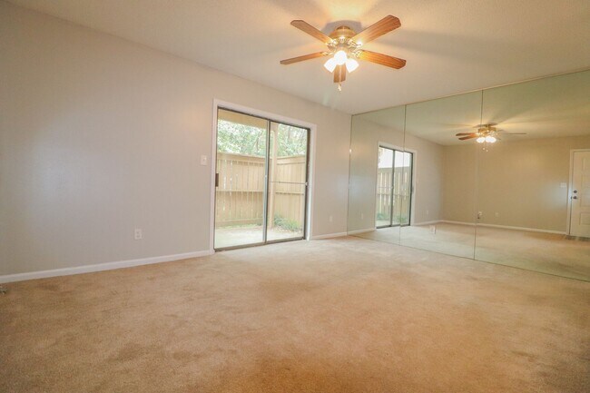 Building Photo - Super cute 2 bedroom condo in great Rock Hill location!