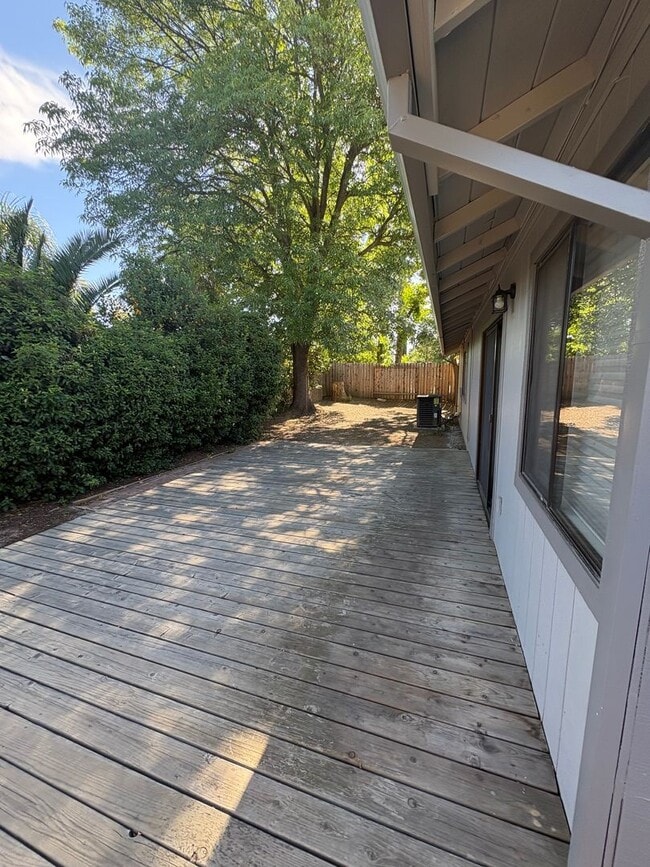 Building Photo - Spacious 3bed/2bath home in Antelope