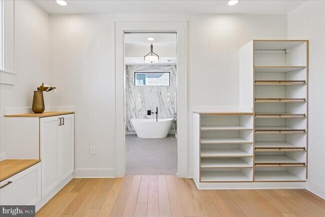 Building Photo - 4428 Albemarle St NW