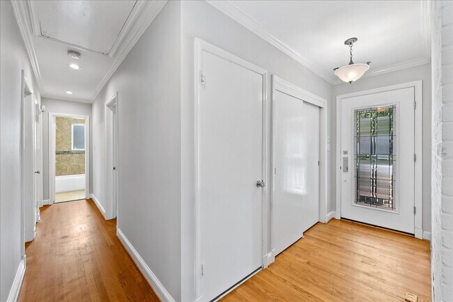 Building Photo - "Charming 4-Bed Retreat with Granite Kitch...