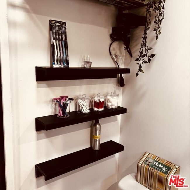 Building Photo - 1377 Sultana