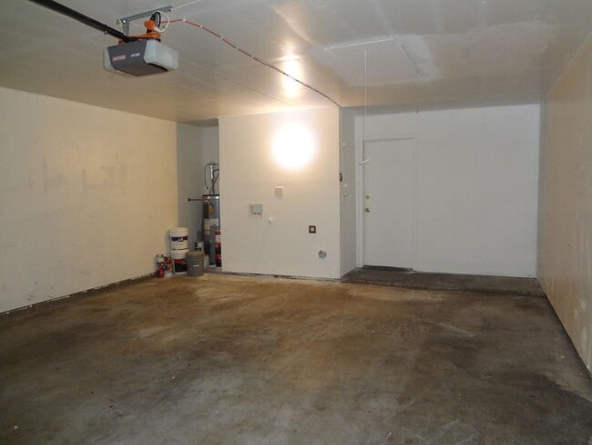 Building Photo - COMING SOON!!! Spacious 3 Bedroom Duplex