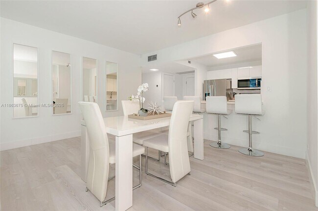 Building Photo - 2301 Collins Ave