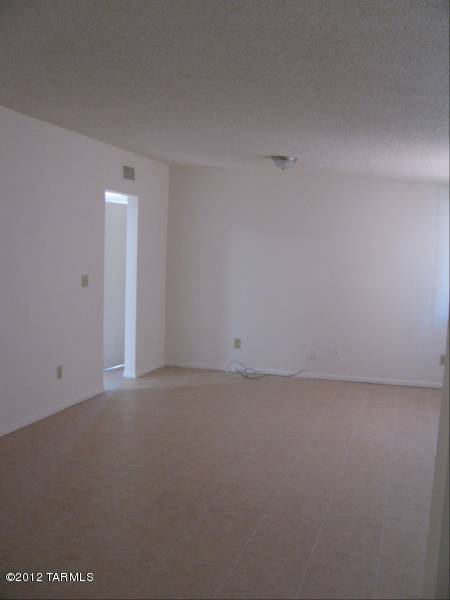Building Photo - 7441 N Rae Ave