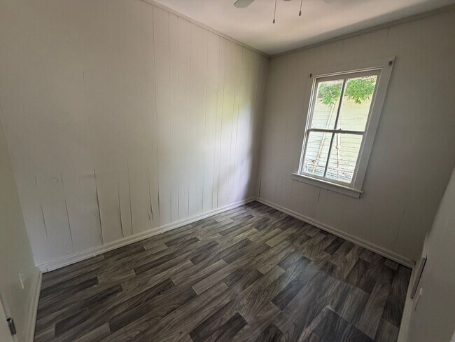 Building Photo - FOR RENT in LAFAYETTE!