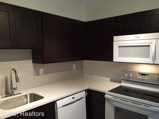 Building Photo - 8915 N Ivanhoe St