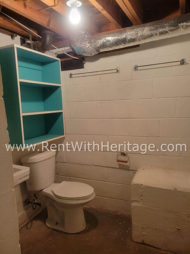 Building Photo - GRAMPA'S BUNGELOW - AWESOME BRICK RANCH WITH FULL UNFINISHED BASEMENT / GREAT LOCATION
