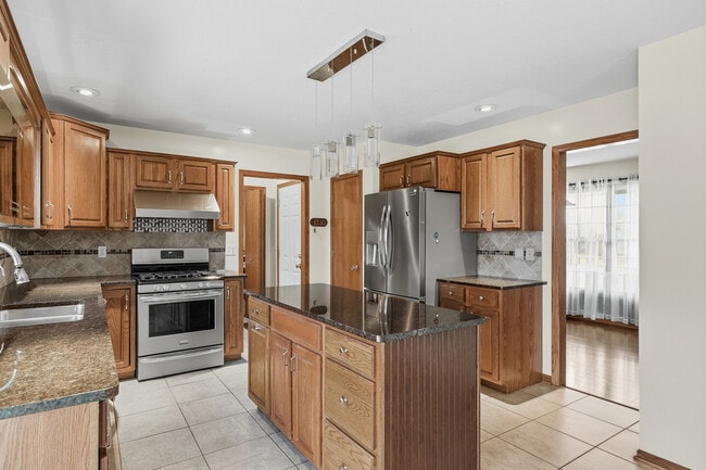 Building Photo - 2052 Ashford Rd