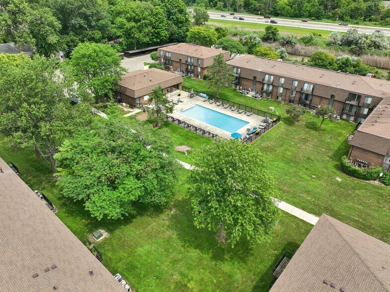 Building Photo - Drawbridge Apartments East